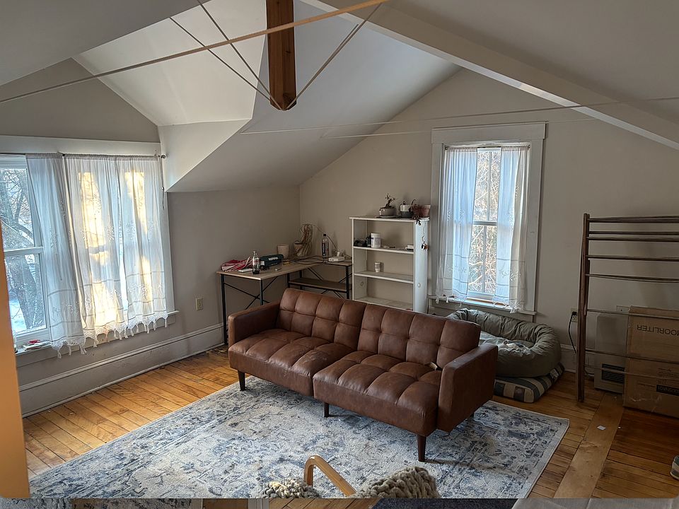 1st image of 221 N Winooski Ave