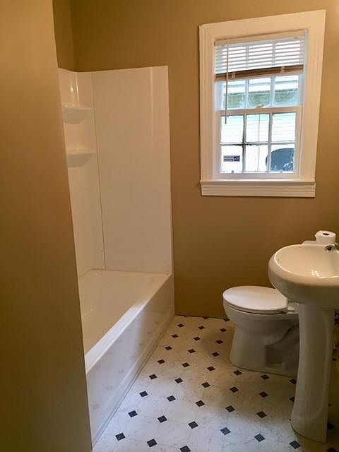 2nd image of 3028 Windsor Ave