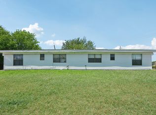 525 Lenora Dr, Taylor, TX 76574