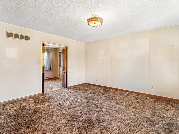 4th image of 307 Hillcrest Dr