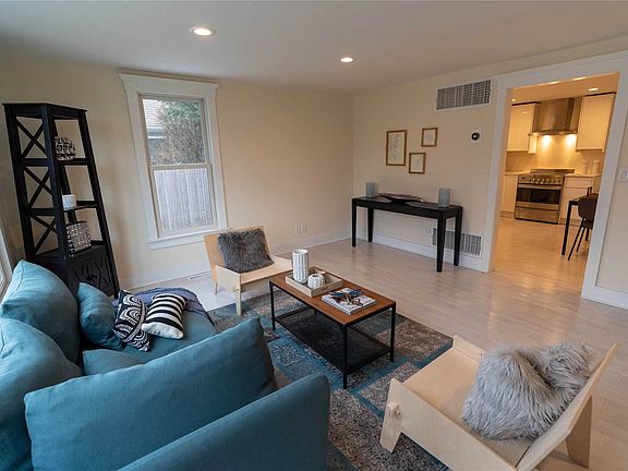 5th image of 16 Miller Ln W