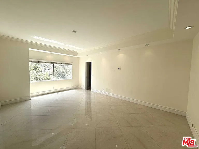 121 S Palm Dr #404 — Photo 31