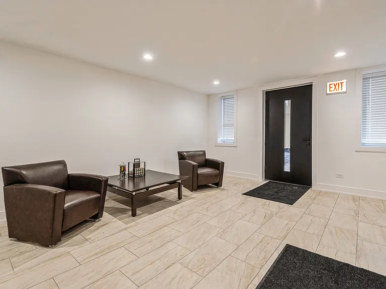 1535 W Estes Ave #G — Photo 24