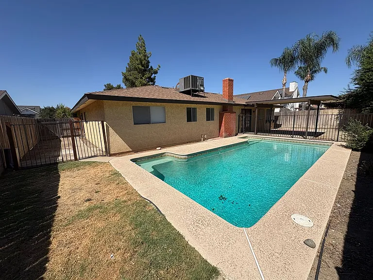 2943 W Ashland Ave — Photo 36