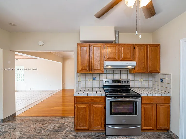 9441 Byron Ave — Photo 33