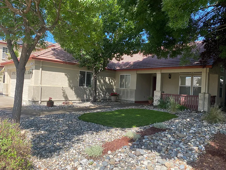 490 Briarwood Dr — Photo 43