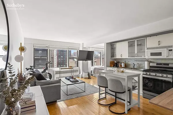 Rented by Sotheby's International Realty | media 16