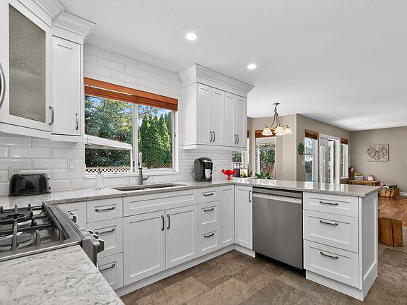 3rd image of 5860 188th St