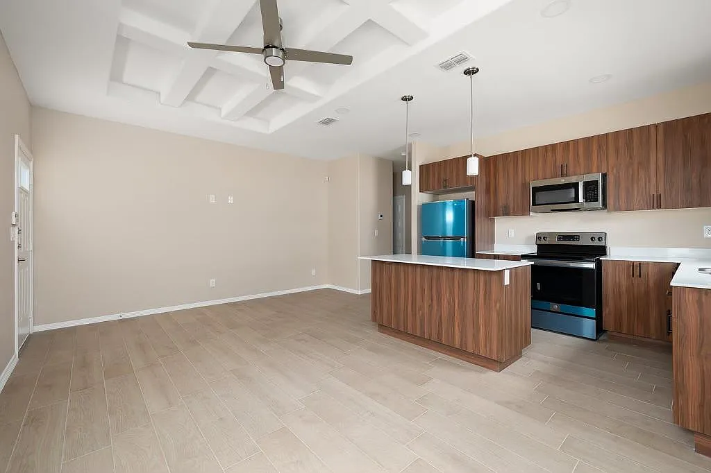 3105 W Sandlewood St — Photo 3