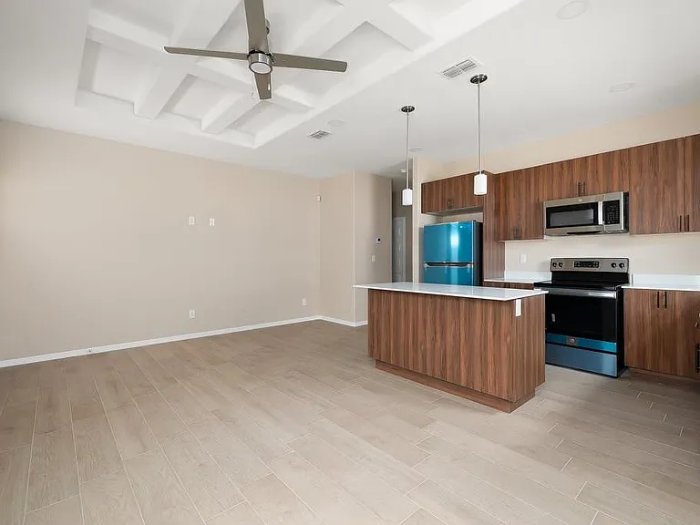 3105 W Sandlewood St #3 — Photo 3