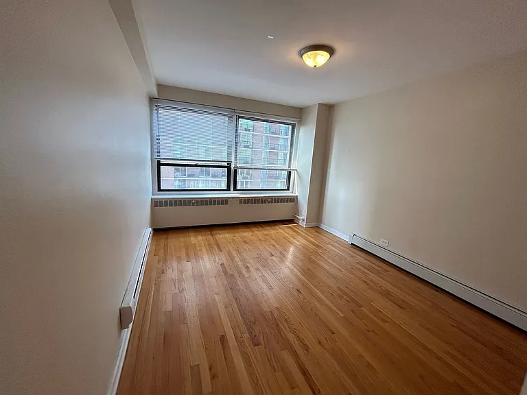 4180 Marine Terrace Apartments — Photo 122