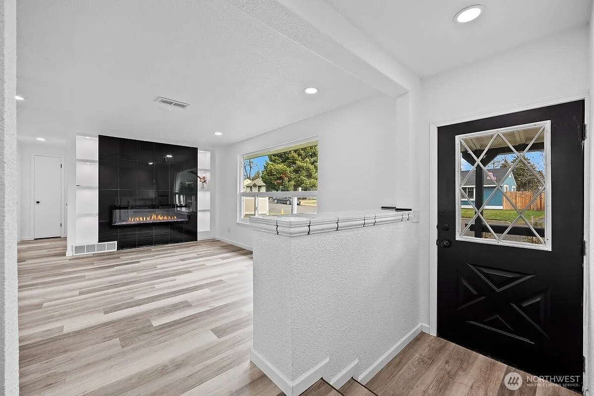 1014 Rose place photo 1