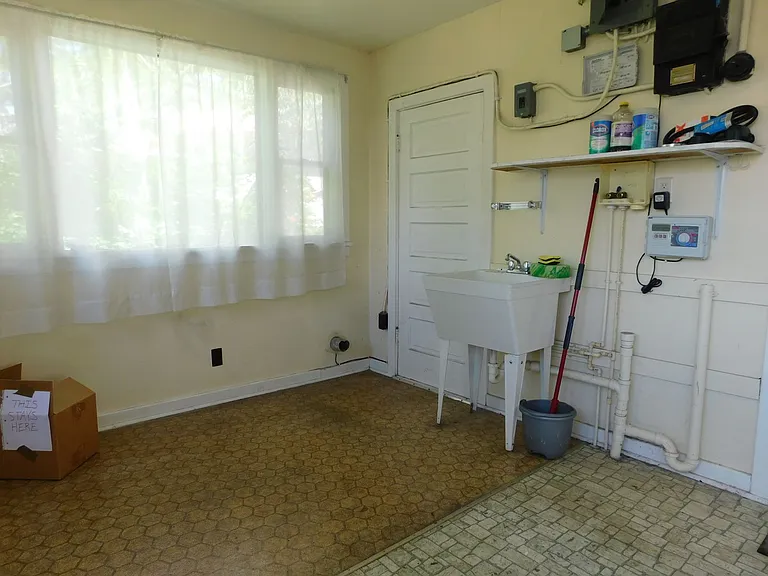 540 Teller Ave — Photo 13