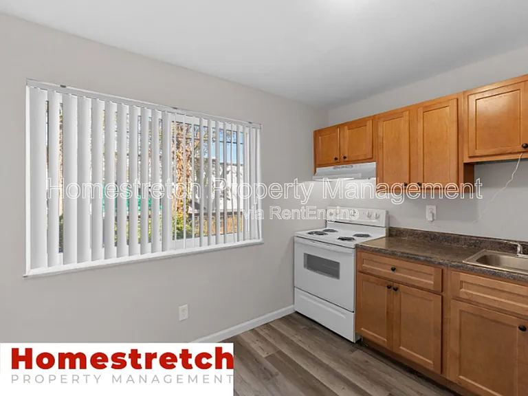 Bruce Court — Photo 6