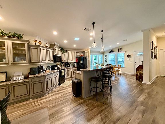 2nd image of 3814 Seagate Dr #583