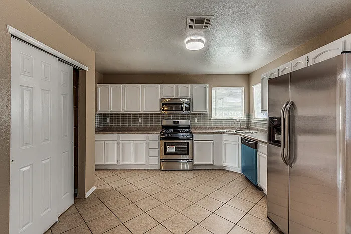 12233 Iverson Ct — Photo 10