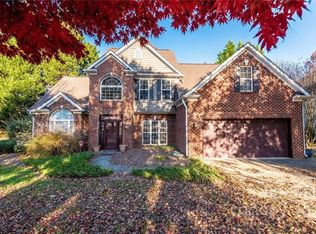 1144 Players Ridge Rd, Hickory, NC 28601