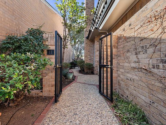 5th image of 9102 Vicksburg Ave #11