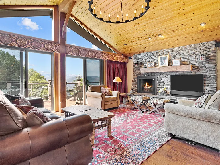 682 Ski Valley Rd — Photo 1