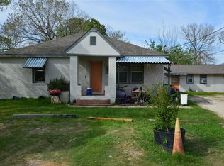 135 W 5th St, Kemah, TX 77565