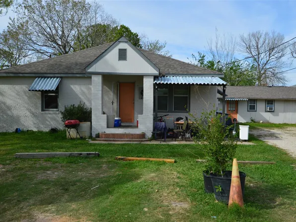 135 W 5th St, Kemah, TX 77565