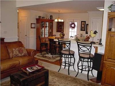 4th image of 6776 Bucksland Dr