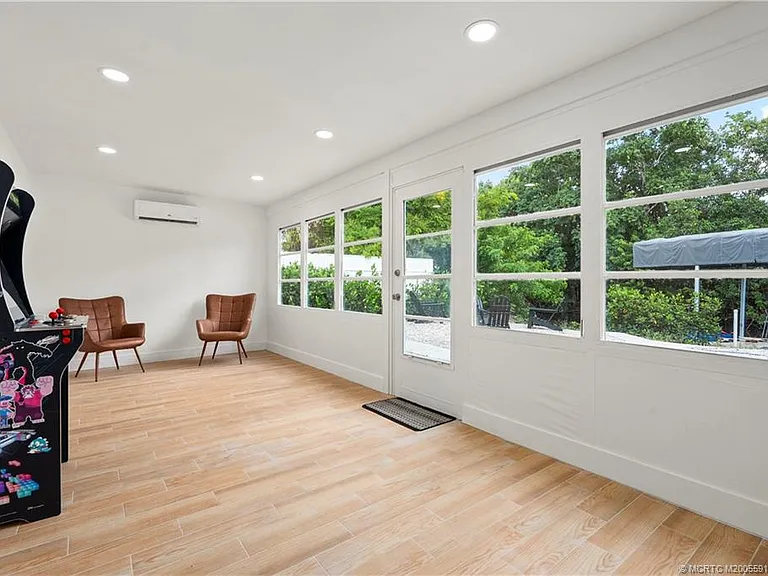 30 SW Hideaway Pl — Photo 13