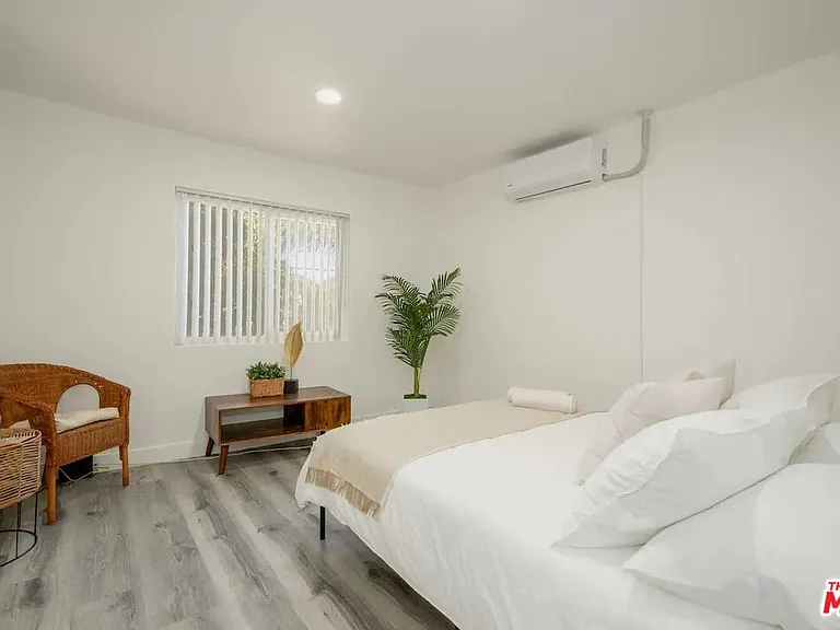 2417 S Budlong Ave #3 — Photo 16
