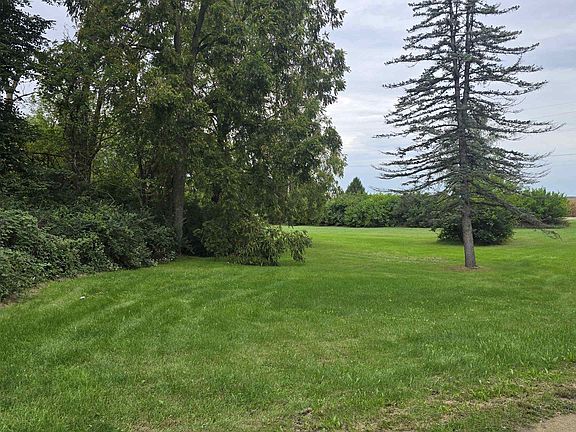 5th image of 12096 Saunders Rd