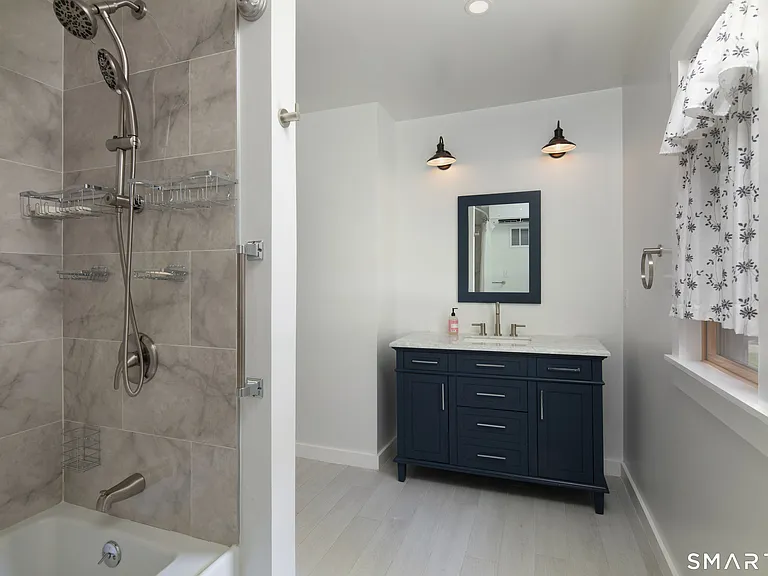 9 Woodcrest Ln — Photo 17