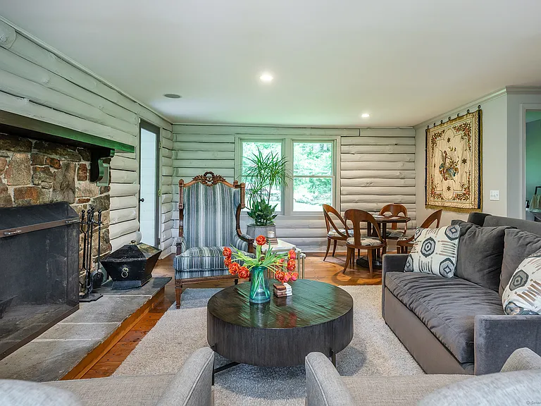 102 Westwoods Rd #1 — Photo 4