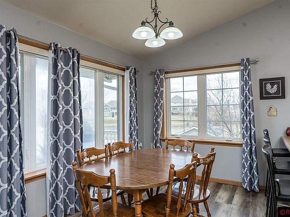 4th image of 894 Mill Race Ct