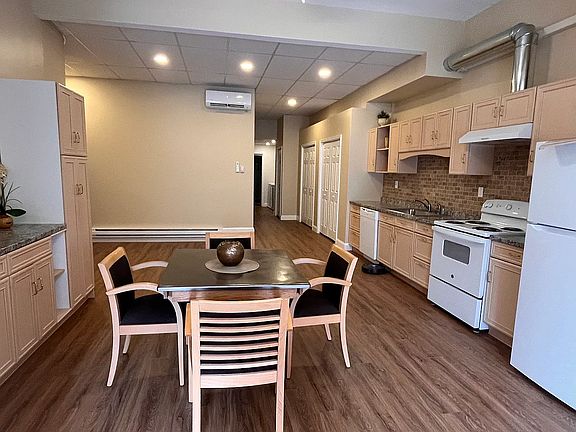 5th image of 623 Main St #2