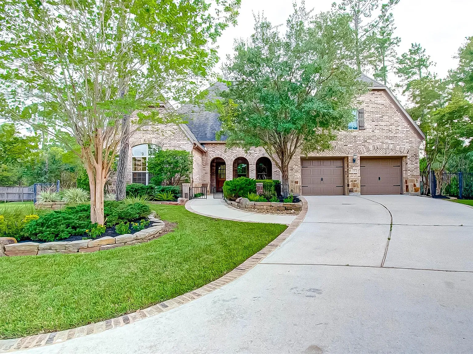4 bed, 5.0 bath, 4166 sqft, $5,200 — Photo 2