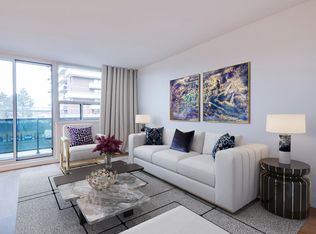 28 Helene St N #110, Mississauga, ON L5G3B7