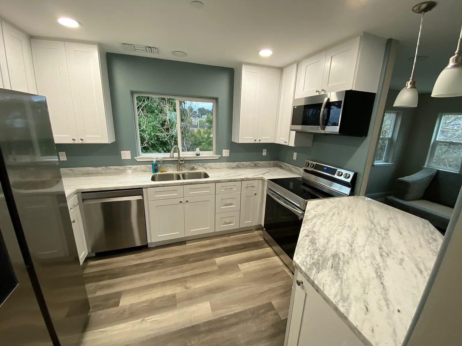 2 bed, 1000 sqft, $3,195 — Photo 4
