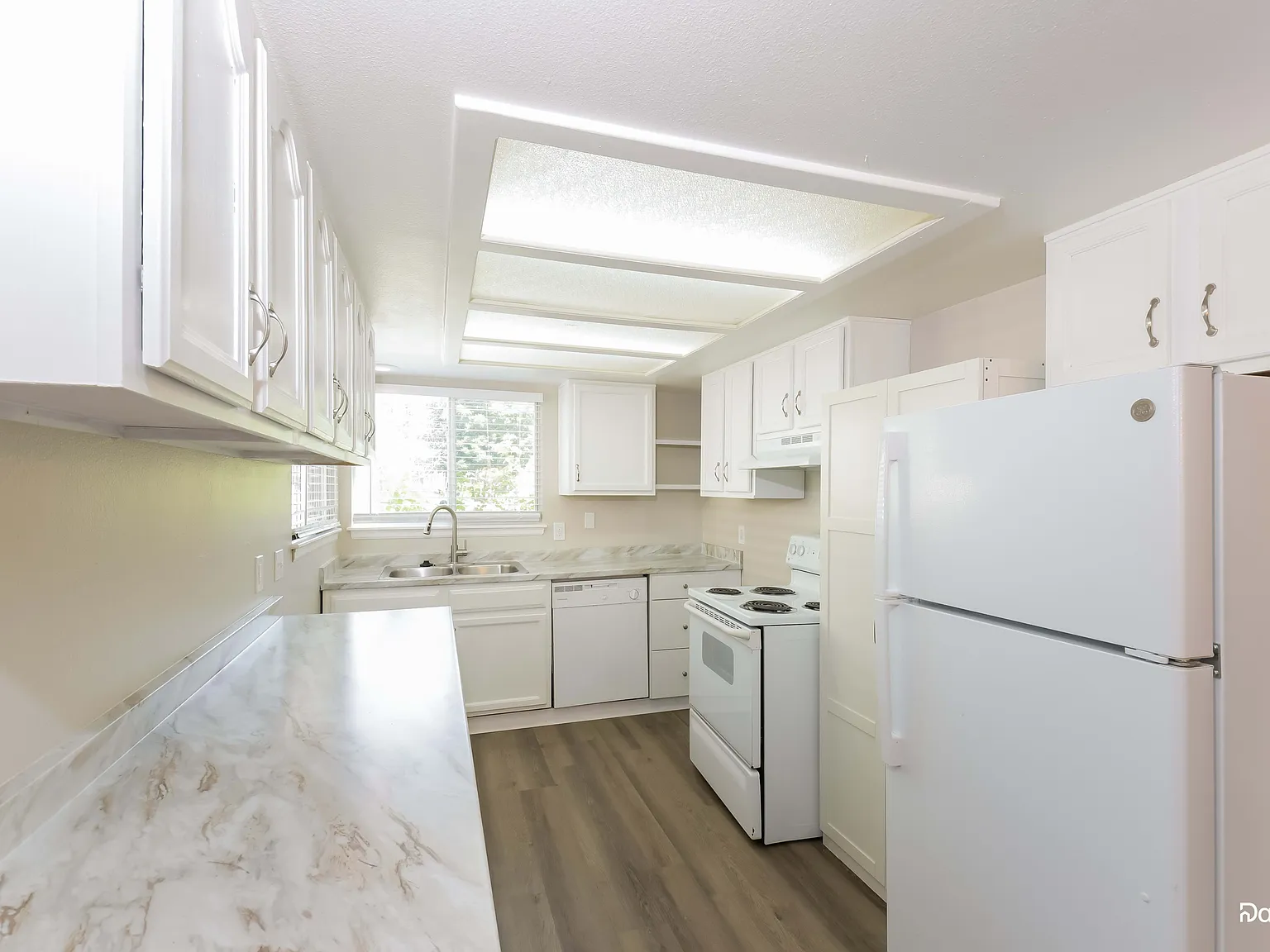 3 bed, 2.0 bath, 1568 sqft, $3,095 — Photo 4
