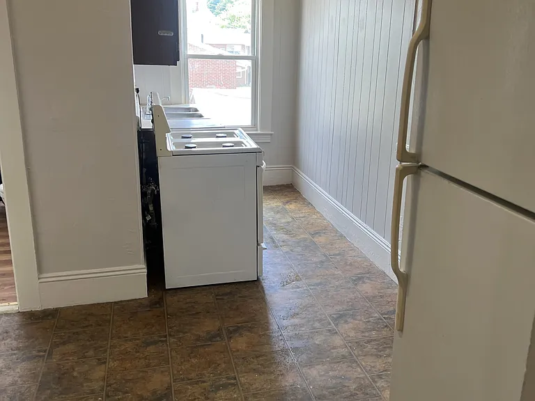 5-5 Clifford Ave — Photo 9