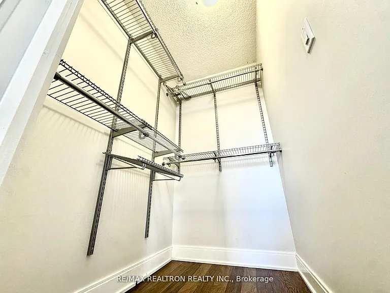135 Village Green Sq #824 — Photo 13