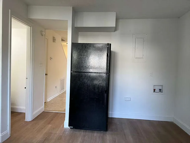 610 37th Ave N #C — Photo 11