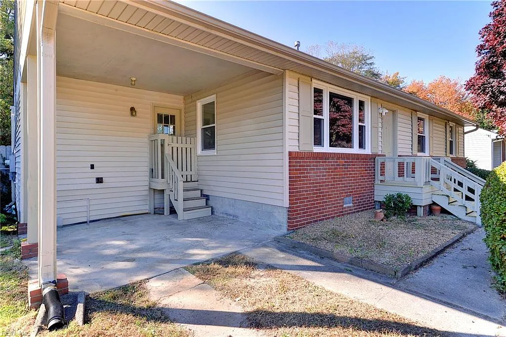 3 bed, 1.5 bath, 984 sqft, $2,000 — Photo 3