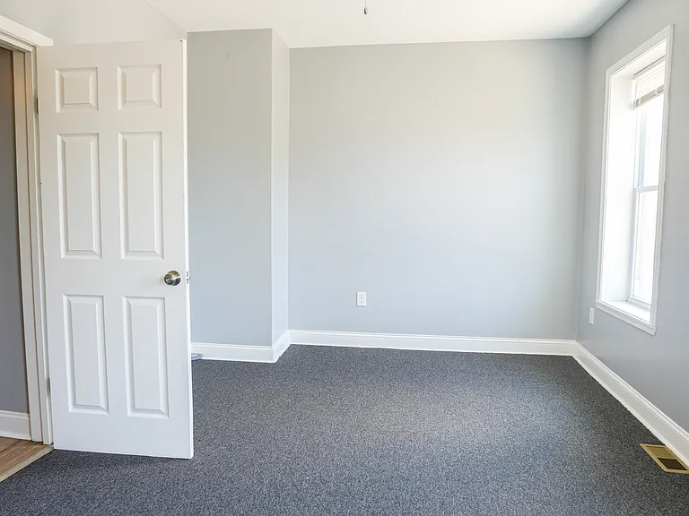 1204 Bonaparte Ave — Photo 24