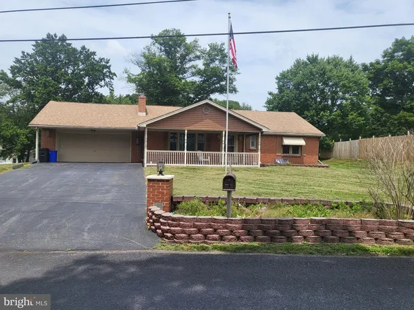 11 Briardale Rd, Dauphin, PA 17018