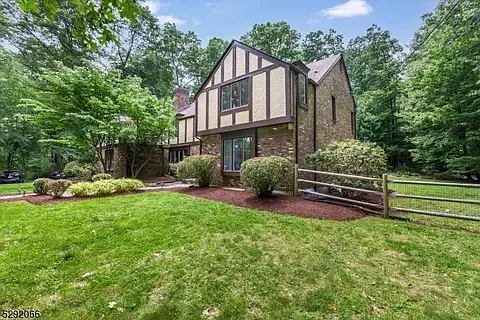 36 Longview Rd — Photo 2