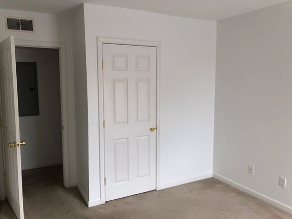4th image of 515 Basswood Ave #B24
