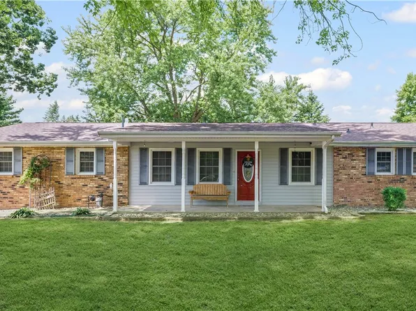 615 S Oakwood St, Oakwood, IL 61858