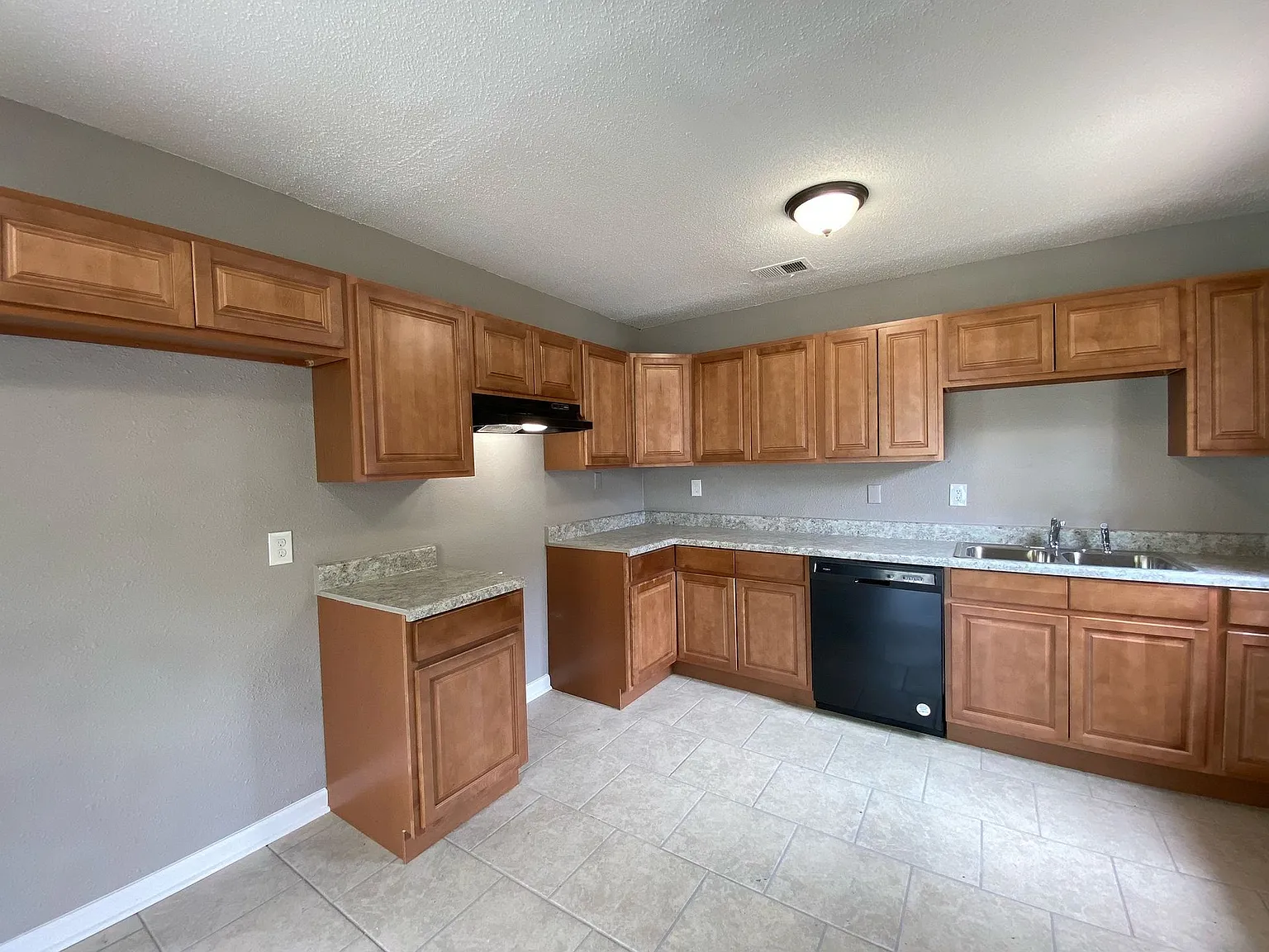 5475 Apple Blossom Dr — Photo 2