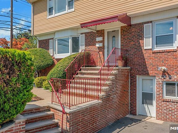 3rd image of 177 Parkway
