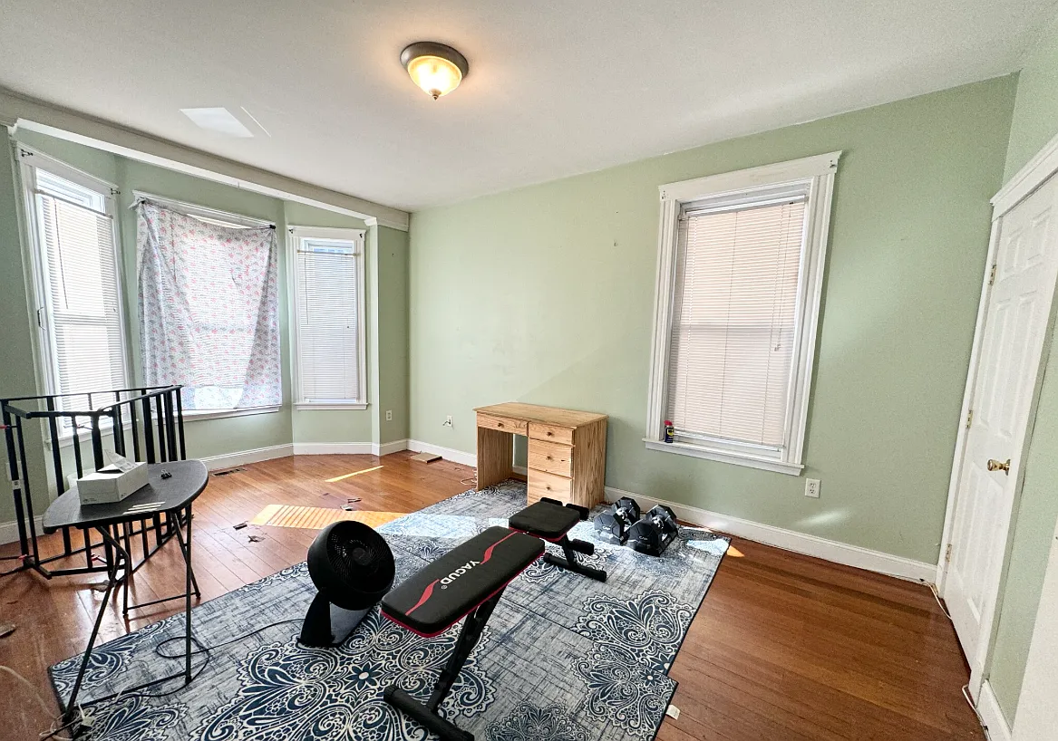 3 bed, 999 sqft, $4,500 — Photo 3