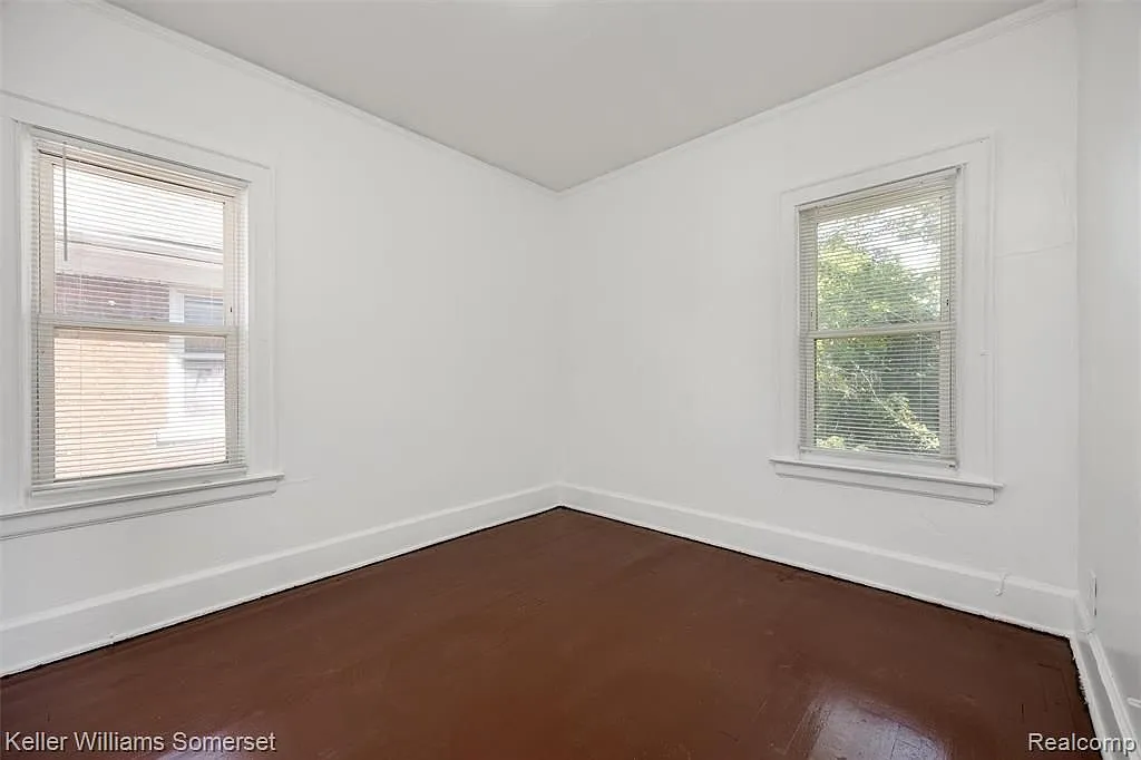3 bed, 1.0 bath, 1056 sqft, $1,250 — Photo 3